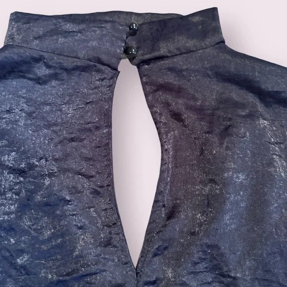 Elegant Women's Sage The Label Navy Blue Deep V Bell Sleeve Blouse Size Medium - Picture 11 of 14